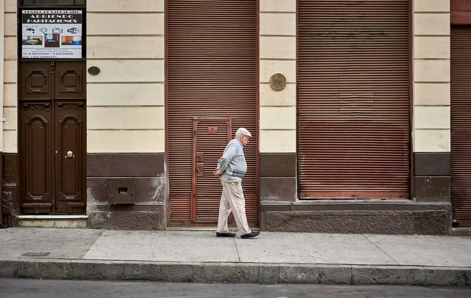 Zatvor u starijoj dobi: Lijekovi koji ‘zaustavljaju’ (opioidi, željezo, antikolinergici), kada na kolonoskopiju i kako složiti plan koji stvarno radi